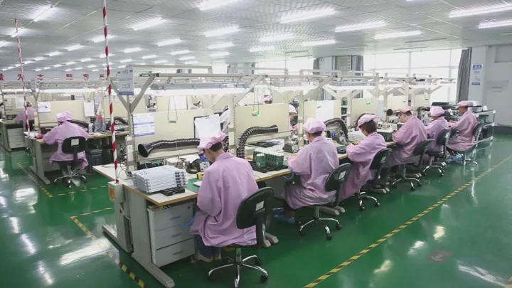 Manual assembly benches: identify hand-assembly requirements in your RFQ. Shijiazhuang PCBA factory